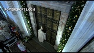 Pope closes Holy Door and officially ends Year of Mercy