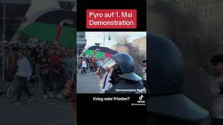 Pyro auf Demo am 1. Mai #Herrmannplatz