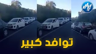 شاهد . . . طوابير و ازدحام مروري بالمعبر الحدودي ام الطبول نحو تونس لقضاء عطلة رأس السنة الميلادية