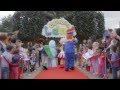 Kids give CBeebies Land a rock star welcome!