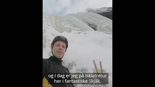 Sondre Kvambekk viser fren sine nye Salewa Ortles Couloir isklatresko