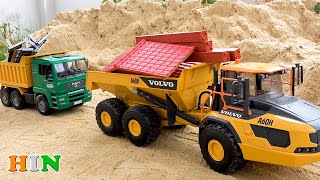 ट्रक बच्चों के लिए घर बनाने के लिए सामग्री परिवहन करते हैं | BIBO TOYS Hindi
