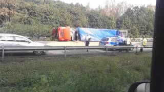 [WYPADEK KU PRZESTRODZE] Przewrócona ciężarówka na autostradzie A2 w Niemczech !!