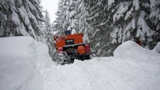 Deep Snow Powder Adventure with a Thiokol Imp snowcat ратрак