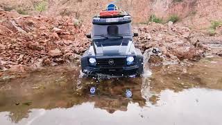 TRACTION HOBBY 1/8 Mercedes Brabus G550 Pro Drive in Water