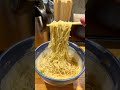 女性の髪のように麺を整えるあっさりとんこつ醤油ラーメン【赤坂】なかご