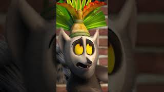 המלך ג'וליאן עומד מול בריונים! 💪🏼 | DreamWorks Madagascar #madagascar #kingjulien #shorts