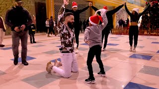 الأقوى عالمياً فرقة أسياد الدبكة اللبنانية تجنن الملايين في ليلة الميلاد | Christmas dance 😍😱