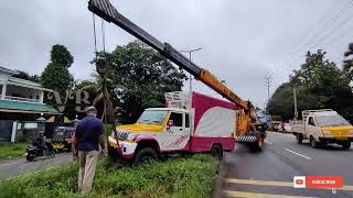 നിയന്ത്രണം തെറ്റിയ പിക്കപ്പ് മീഡിയം കട്ടിങ്ങിൽ കയറിയപ്പോൾ 🚚