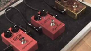 MXR Dyna Comp shootout Script Reissue vs Standard w BJFE Honey Bee Les Paul \u0026 Blues Jr amp