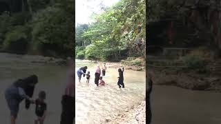 Derasnya Arus Sungai Bedeng