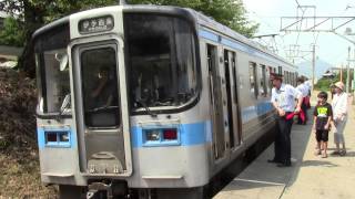 2013.8.5AM9:56 予讃線津島ノ宮駅に7000系1両の電車が停車する 下り4115M到着・発車シーン