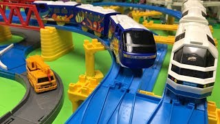 MASSIVE TOMY TOMICA WORLD TRAIN SUPER DELUXE SET!