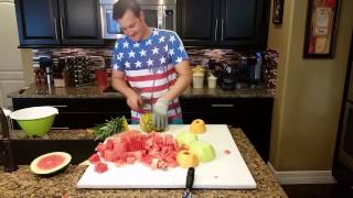 How to cut a fruit salad in 2 minutes or less
