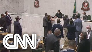 Vídeo mostra abuso contra deputada Isa Penna durante sessão na Alesp | EXPRESSO CNN