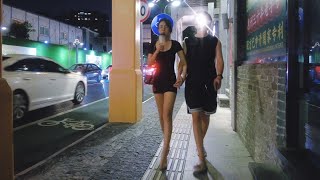 【4K】廣東佛山小姐姐都愛超短裙。女性競爭內卷白熱化，拼顏值秀身材是第一要務，一切只爲贏得男同胞們的無私供養。