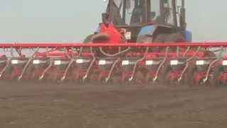 KUHN PLANTER 3 M - Semoirs monograines pneumatiques (En action)