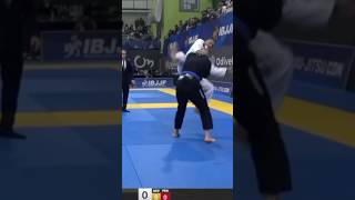 Blue belt hits 5-second flying armbar🤯 #jiujitsusubmission #ibjjfeuros