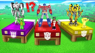 JJ's Optimus Prime vs Banana kid's Bumblebee vs Mikey's Megatron Survive Bed Battle in Minecraft !