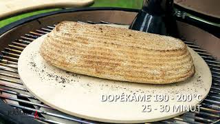 Domácí kváskový chléb pečený v grilu KAMADO ceramic