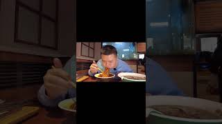 新疆現拉鹵汁黃面10元一大碗，不夠吃還能免費加面，管吃飽 #美食vlog #新疆美食 #媽呀太香了