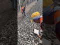 important work of stone on the railway track अगर ऐसा न करें तो ट्रेन एक्सीडेंट हो सकता है