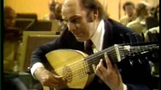 JULIAN BREAM PLAYS VIVALDI'S LUTE CONCERTO IN D