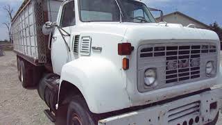 1975 GMC  9500 Twin Screw Grain Truck