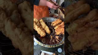 Famous Chinese street food - Yummy youtiao with eggs (Chinese fried dough / Chinese doughnuts) 杠子油条