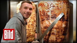 Lukas Podolski eröffnet eigenen Döner-Laden in Köln / riesiger Fan-Andrang