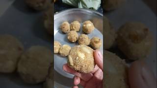 Sooji aur mewa(khoya) ke ladoo #ytshorts #tasty #recipeshorts #recipe #sweetrecipe #ladoorecipe