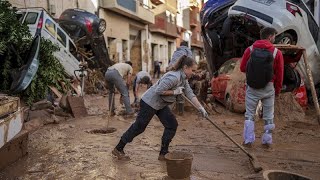 Volunteers clean-up Paiporta as Pedro Sánchez mobilises 10,000 more troops