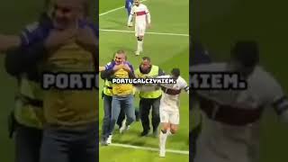 Ronaldo prawie został kontuzjowany przez fana! #shorts