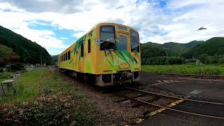 錦川鉄道　北河内駅に上下の列車がやってきました。