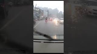 മഴയത്ത് വാഹനം ഓടിക്കുമ്പോൾ ഇടാൻ ഉള്ളതല്ല hazard light