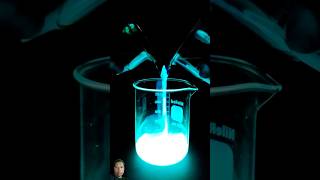 Look it produces an amazing blue color #science #experiment