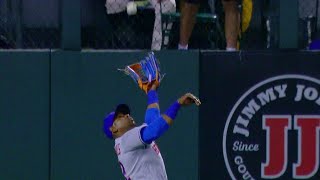 NYM@COL: Cespedes leaps for an over-the-shoulder grab