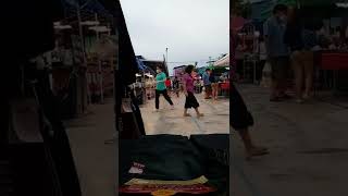 ตลาดนัดหลังบ้านบึงชลบุรีครับตลาดนัดถนนคนเดินครับ