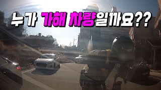 17813회. 양쪽에 불법 주차한 차들 때문에 어쩔 수 없이 중앙으로 가고 있었는데 오토바이와 사고 났어요