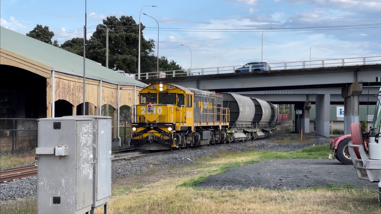 Tasrail 2010 Tr10 Cement Train Departing Devonport Youtube