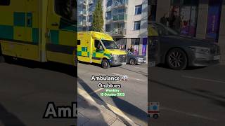 A London Ambulance 🚑 on emergency call