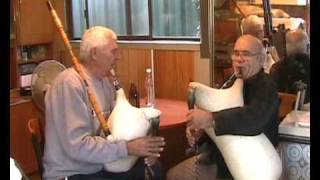 2 gajdi Dusan Talevski singing with Risto Todoroski Sydney gaida гајда гайда goat bagpipes