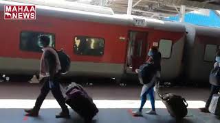 First Train From New Delhi Reaches Vijayawada I Mahaa News