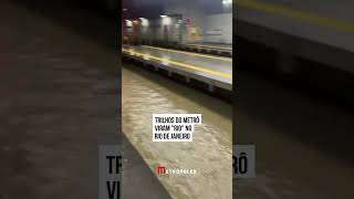 Trilhos do metrô viram \