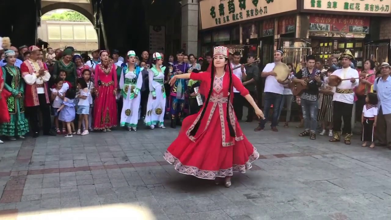 Uyghur Dancing - YouTube