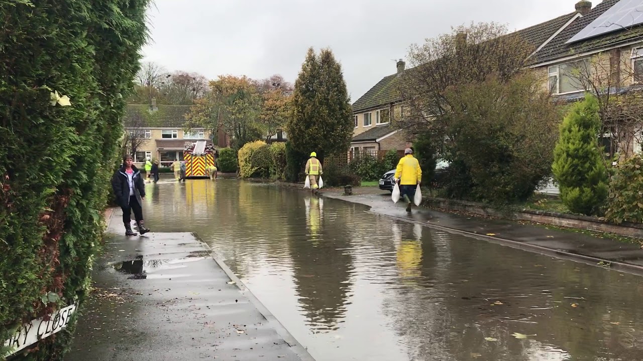 Flooding In Oxfordshire Village - YouTube