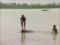 kids splashing around in the waters of yamuna river delhi