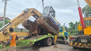 เครนเ 30 ตันยกรถขุด 20 ตัน komatsu pc200-5 เครื่องไม่ติดงลงจากสิบล้อเทเลอร์ใส่หัวลากโรเบท excavator