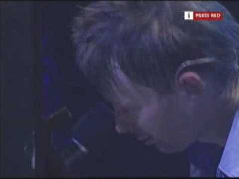 Radiohead - Sail To The Moon [Glastonbury 2003] - YouTube