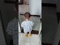 兜兜太懂事了，给爸爸洗头太暖心！ cute baby funny comedy